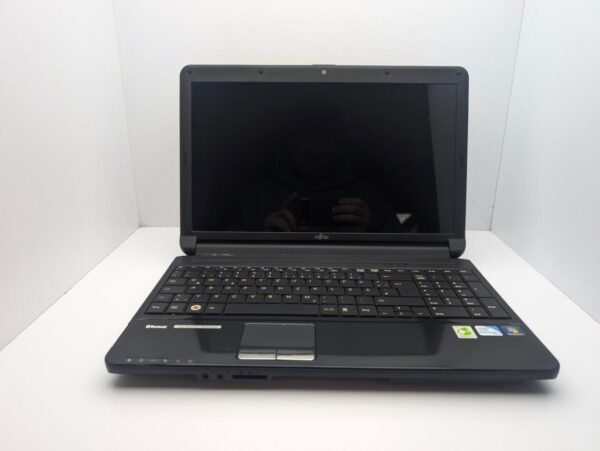 Ноутбук Fujitsu Lifebook A530 / 15" (1366x768) TN / Intel Core i3-370M (2 (4) ядра по 2.4 GHz) / 6 GB DDR3 / 500 GB HDD / Intel HD Graphics / WebCam - Зображення 7