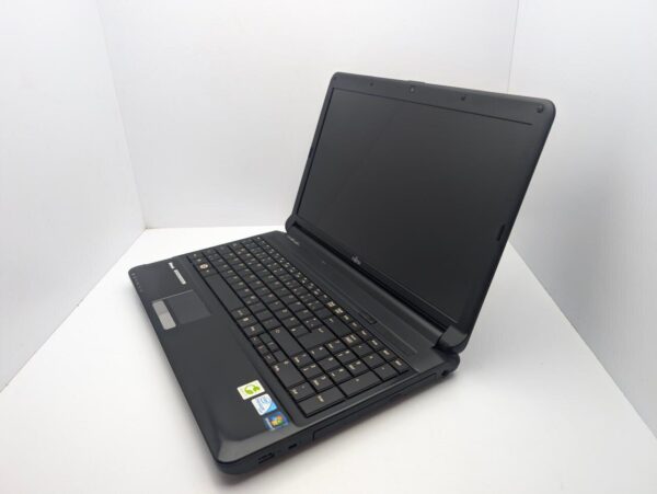 Ноутбук Fujitsu Lifebook A530 / 15" (1366x768) TN / Intel Core i3-370M (2 (4) ядра по 2.4 GHz) / 6 GB DDR3 / 500 GB HDD / Intel HD Graphics / WebCam - Зображення 4