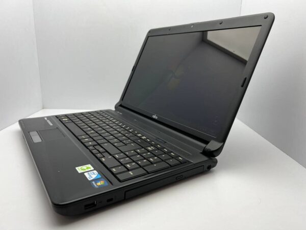 Ноутбук Fujitsu Lifebook AH530 / 15" (1366x768) TN / Intel Core i3-380M (2 (4) ядра по 2.53 GHz) / 4 GB DDR3 / 500 GB HDD / Intel HD Graphics / WebCam - Зображення 4