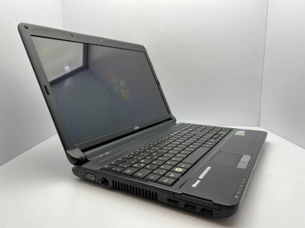 Ноутбук Fujitsu Lifebook AH530 / 15" (1366x768) TN / Intel Core i3-380M (2 (4) ядра по 2.53 GHz) / 4 GB DDR3 / 500 GB HDD / Intel HD Graphics / WebCam - Зображення 3