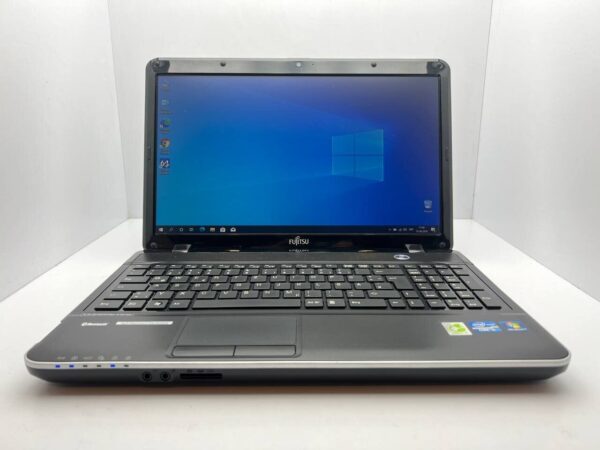 Ноутбук Fujitsu Lifebook AH531 / 15.6" (1366x768) TN / Intel Core i5-2410M (2 (4) ядра по 2.3 - 2.9 GHz) / 4 GB DDR3 / 120 GB SSD / Intel HD Graphics 3000 / WebCam - Зображення 2