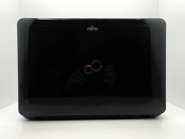 Ноутбук Fujitsu Lifebook AH531 / 15.6" (1366x768) TN / Intel Core i5-2410M (2 (4) ядра по 2.3 - 2.9 GHz) / 4 GB DDR3 / 120 GB SSD / Intel HD Graphics 3000 / WebCam - Зображення 5