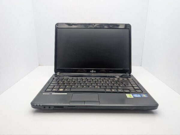 Ноутбук Fujitsu LifeBook AH531 / 15.6" (1366x768) TN / Intel Core i5-2430M (2 (4) ядра по 2.4 - 3.0 GHz) / 6 GB DDR3 / 240 GB HDD / Intel HD Graphics 3000 / WebCam - Зображення 7