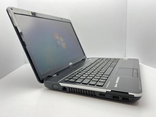 Ноутбук Fujitsu LifeBook AH531 / 15.6" (1366x768) TN / Intel Pentium B960 (2 ядра по 2.2 GHz) / 4 GB DDR3 / 320 GB HDD / Intel HD Graphics 2nd Generation / WebCam - Зображення 3