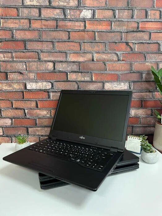 Ноутбук Fujitsu LifeBook E449 / 14" (1366x768) TN / Intel Core i3-7020U (2 (4) ядра по 2.3 GHz) / 8 GB DDR4 / 256 GB SSD M.2 / Intel UHD Graphics 620 / WebCam / Win 10 Pro - Зображення 8