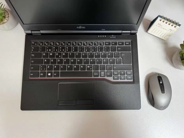 Ноутбук Fujitsu LifeBook E449 / 14" (1366x768) TN / Intel Core i3-7020U (2 (4) ядра по 2.3 GHz) / 8 GB DDR4 / 256 GB SSD M.2 / Intel UHD Graphics 620 / WebCam / Win 10 Pro - Зображення 3