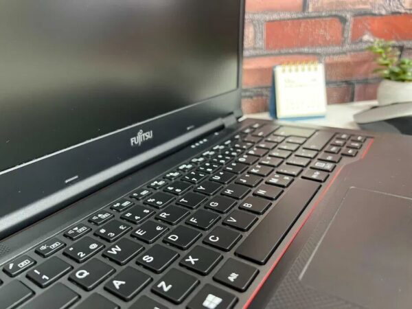 Ноутбук Fujitsu LifeBook E449 / 14" (1366x768) TN / Intel Core i3-7020U (2 (4) ядра по 2.3 GHz) / 8 GB DDR4 / 256 GB SSD M.2 / Intel UHD Graphics 620 / WebCam / Win 10 Pro - Зображення 9
