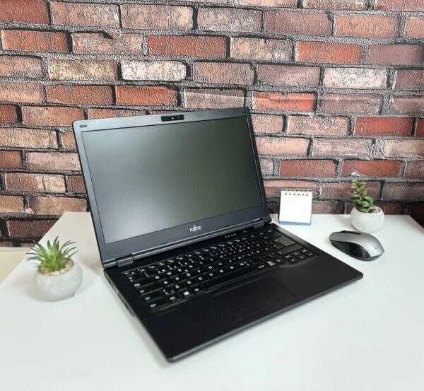 Ноутбук Fujitsu LifeBook E449 / 14" (1366x768) TN / Intel Core i3-7020U (2 (4) ядра по 2.3 GHz) / 8 GB DDR4 / 256 GB SSD M.2 / Intel UHD Graphics 620 / WebCam / Win 10 Pro - Зображення 7