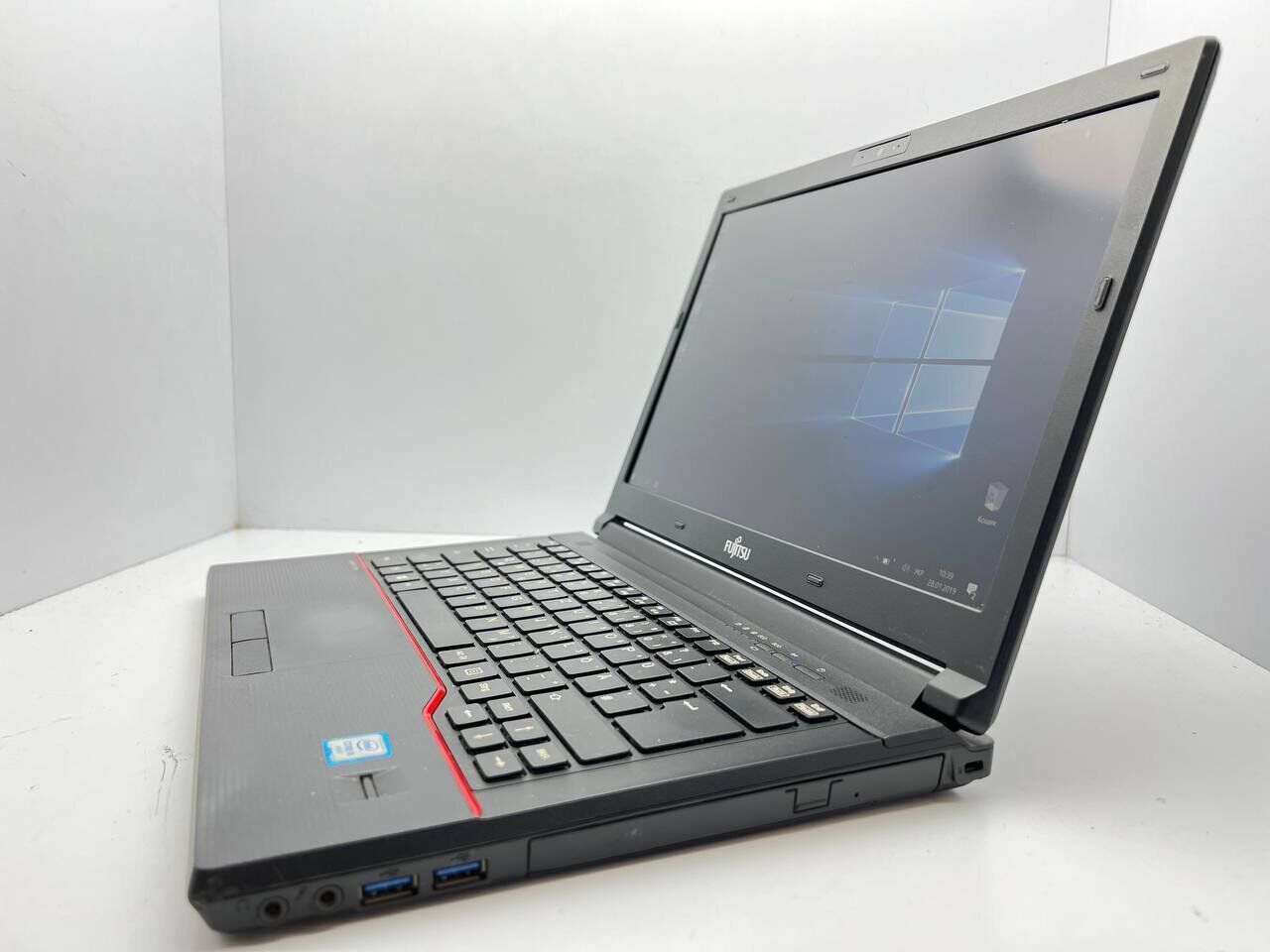 Ноутбук Fujitsu LifeBook E546 / 14" (1920x1080) IPS / Intel Core i5-6200U (2 (4) ядра по 2.3 - 2.8 GHz) / 8 GB DDR4 / 240 GB SSD / Intel HD Graphics 520 / WebCam - Зображення 4