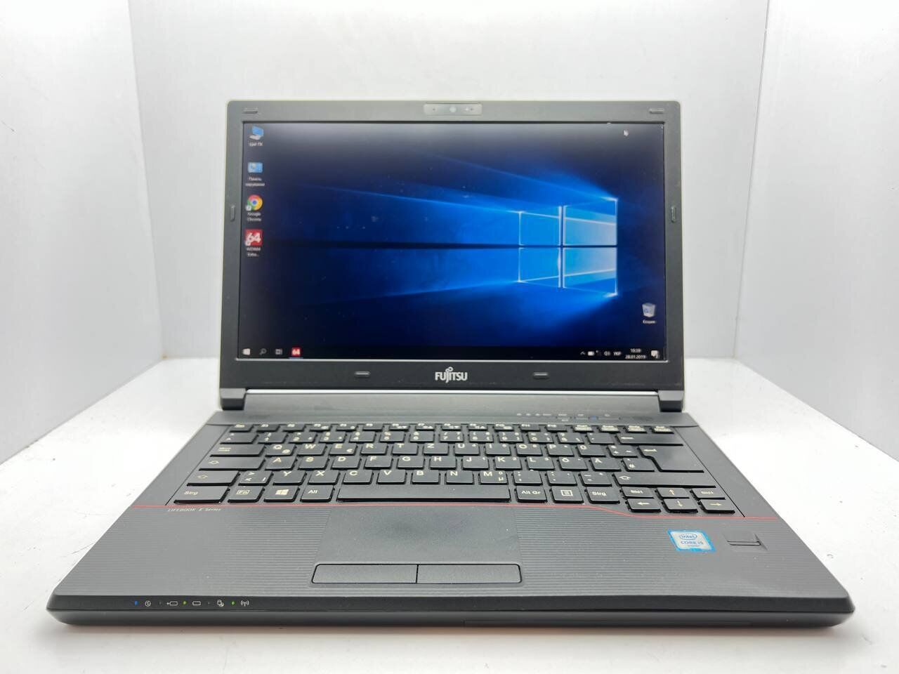 Ноутбук Fujitsu LifeBook E546 / 14" (1920x1080) IPS / Intel Core i5-6200U (2 (4) ядра по 2.3 - 2.8 GHz) / 8 GB DDR4 / 240 GB SSD / Intel HD Graphics 520 / WebCam - Зображення 2