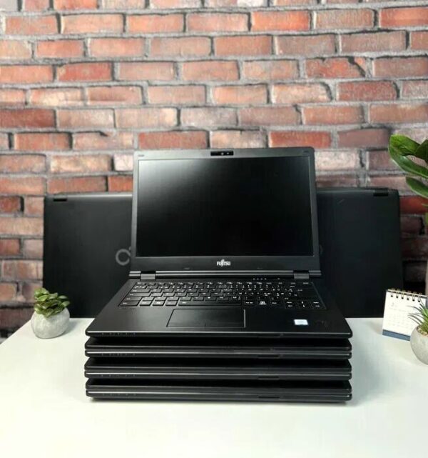 Ноутбук Fujitsu LifeBook E549 / 14" (1920x1080) IPS / Intel Core i3-8145U (2 (4) ядра по 2.1 - 3.9 GHz) / 8 GB DDR4 / 256 GB SSD / Intel UHD Graphics / WebCam / Win 10 Pro - Зображення 2