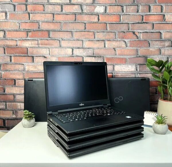Ноутбук Fujitsu LifeBook E549 / 14" (1920x1080) IPS / Intel Core i3-8145U (2 (4) ядра по 2.1 - 3.9 GHz) / 8 GB DDR4 / 256 GB SSD / Intel UHD Graphics / WebCam / Win 10 Pro - Зображення 5