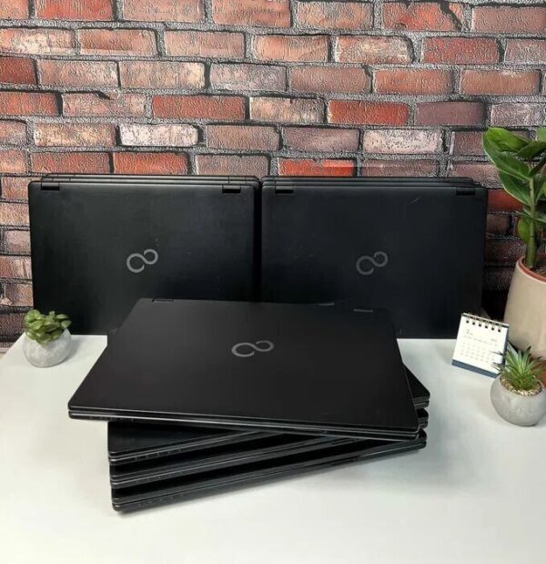 Ноутбук Fujitsu LifeBook E549 / 14" (1920x1080) IPS / Intel Core i3-8145U (2 (4) ядра по 2.1 - 3.9 GHz) / 8 GB DDR4 / 256 GB SSD / Intel UHD Graphics / WebCam / Win 10 Pro - Зображення 8