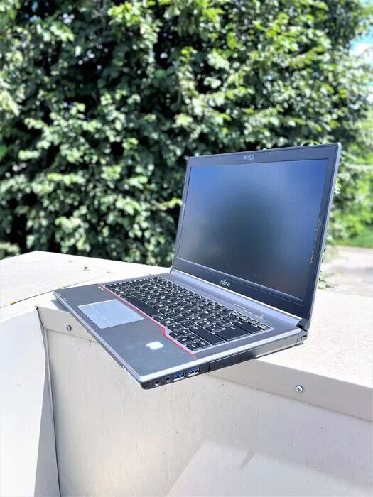 Ноутбук Fujitsu LifeBook E746 / 14" (1366x768) TN / Intel Core i5-6300U (2 (4) ядра по 2.4 - 3.0 GHz) / 8 GB DDR4 / 256 GB SSD / Intel HD Graphics 520 / WebCam / Win 10 - Зображення 6