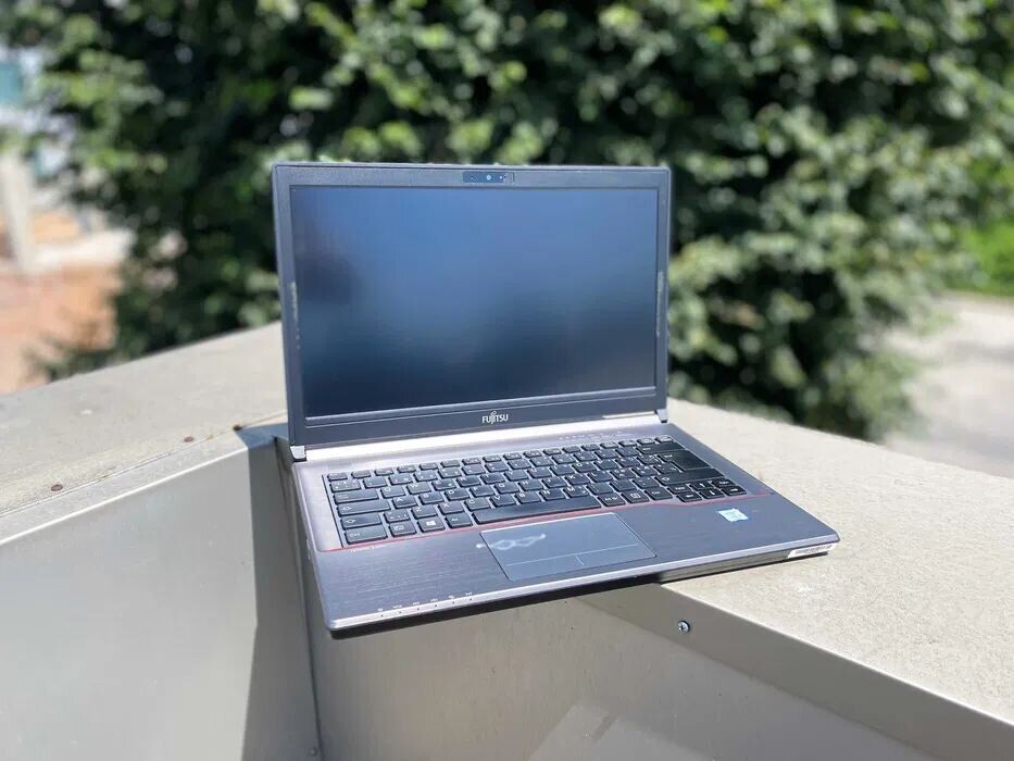 Ноутбук Fujitsu LifeBook E746 / 14" (1366x768) TN / Intel Core i5-6300U (2 (4) ядра по 2.4 - 3.0 GHz) / 8 GB DDR4 / 256 GB SSD / Intel HD Graphics 520 / WebCam / Win 10 - Зображення 4