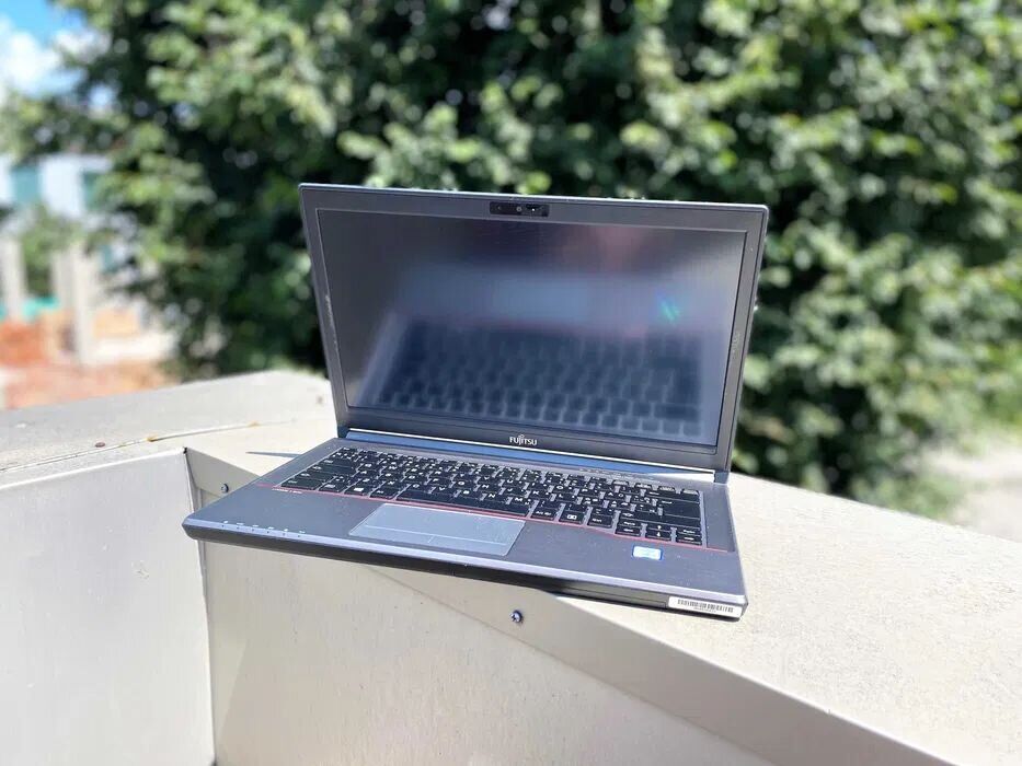 Ноутбук Fujitsu LifeBook E746 / 14" (1366x768) TN / Intel Core i5-6300U (2 (4) ядра по 2.4 - 3.0 GHz) / 8 GB DDR4 / 256 GB SSD / Intel HD Graphics 520 / WebCam / Win 10 - Зображення 7