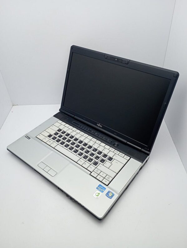 Ноутбук Fujitsu LifeBook E751 / 15.6’’ (1366x768) TN / Intel Core i5-2520M (2 (4) ядра по 2.5 - 3.2 GHz)/ 6 GB DDR3 / 500 GB HDD / Intel HD Graphics 3000 / WebCam - Зображення 4
