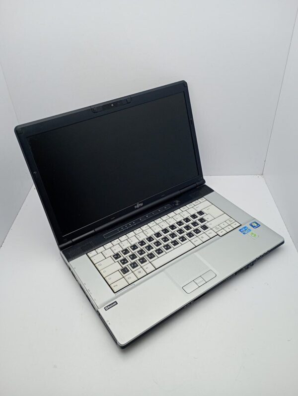 Ноутбук Fujitsu LifeBook E751 / 15.6’’ (1366x768) TN / Intel Core i5-2520M (2 (4) ядра по 2.5 - 3.2 GHz)/ 6 GB DDR3 / 500 GB HDD / Intel HD Graphics 3000 / WebCam - Зображення 3