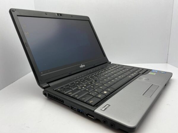 Ноутбук Fujitsu LifeBook S762 / 13.3" (1366x768) TN / Intel Core i5-3320M (2 (4) ядра по 2.6 - 3.3 GHz) / 4 GB DDR3 / 500 GB HDD / Intel HD Graphics 4000 / WebCam - Зображення 3