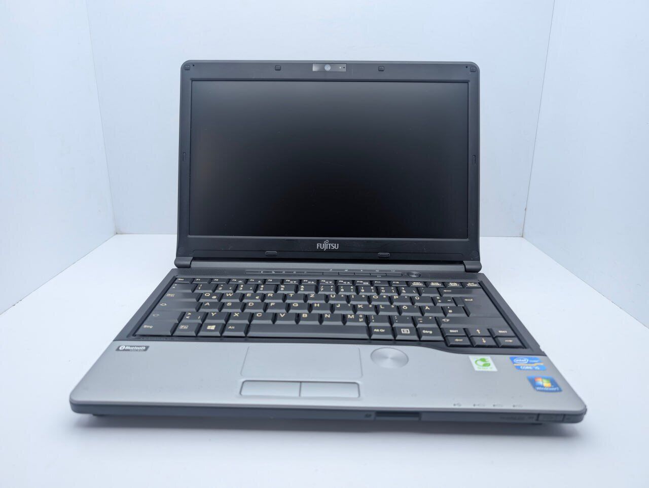 Ноутбук Fujitsu LifeBook S762 / 13.3" (1366x768) TN / Intel Core i5-3320M (2 (4) ядра по 2.6 - 3.3 GHz) / 6 GB DDR3 / 500 GB HDD / Intel HD Graphics 4000 / WebCam - Зображення 2