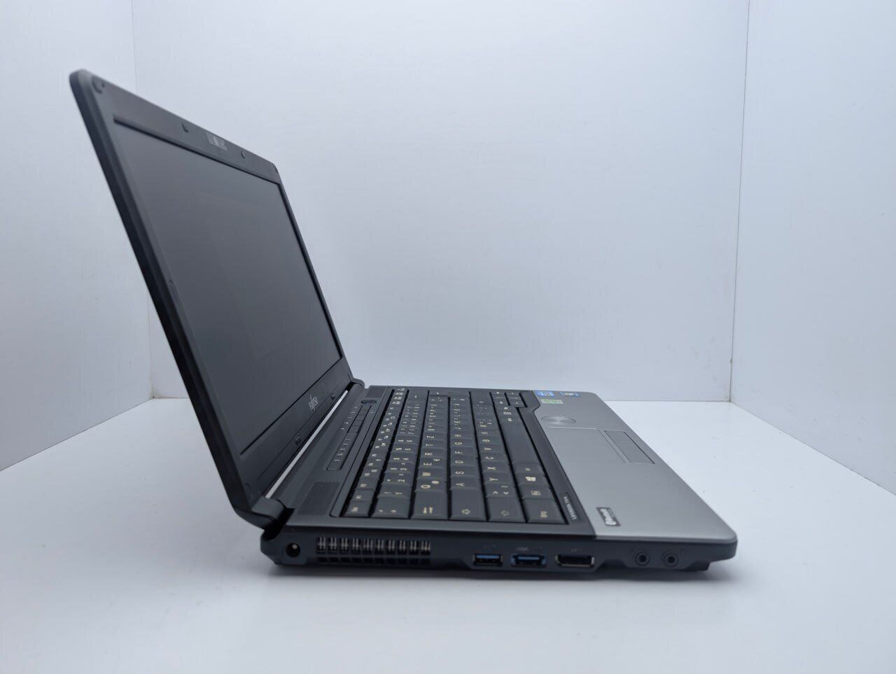 Ноутбук Fujitsu LifeBook S762 / 13.3" (1366x768) TN / Intel Core i5-3320M (2 (4) ядра по 2.6 - 3.3 GHz) / 6 GB DDR3 / 500 GB HDD / Intel HD Graphics 4000 / WebCam - Зображення 5