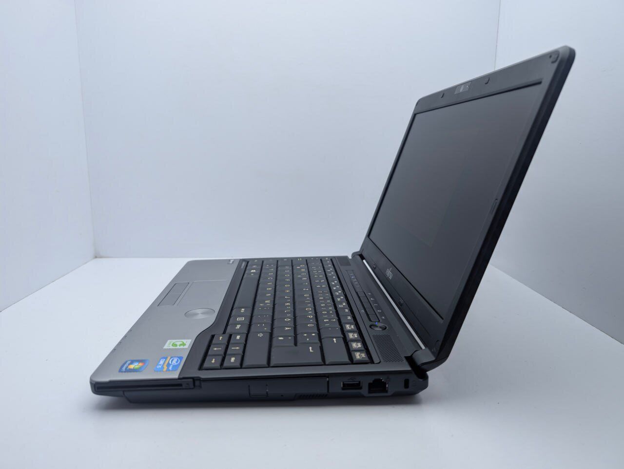 Ноутбук Fujitsu LifeBook S762 / 13.3" (1366x768) TN / Intel Core i5-3320M (2 (4) ядра по 2.6 - 3.3 GHz) / 6 GB DDR3 / 500 GB HDD / Intel HD Graphics 4000 / WebCam - Зображення 6