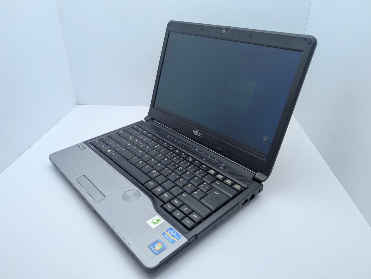 Ноутбук Fujitsu LifeBook S762 / 13.3" (1366x768) TN / Intel Core i5-3320M (2 (4) ядра по 2.6 - 3.3 GHz) / 6 GB DDR3 / 500 GB HDD / Intel HD Graphics 4000 / WebCam - Зображення 4