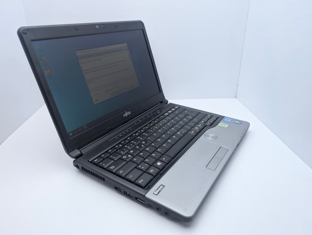 Ноутбук Fujitsu LifeBook S762 / 13.3" (1366x768) TN / Intel Core i5-3320M (2 (4) ядра по 2.6 - 3.3 GHz) / 6 GB DDR3 / 500 GB HDD / Intel HD Graphics 4000 / WebCam - Зображення 3