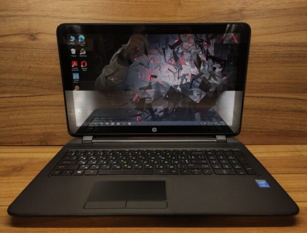 Ноутбук HP 15-1010dx / 15.6" (1366x768) TN Touch / Intel Core i3-4010U (2 (4) ядра по 1.7 GHz) / 8 GB DDR3 / 256 GB SSD / Intel HD Graphics 4400 / WebCam / Windows 10 - Зображення 2