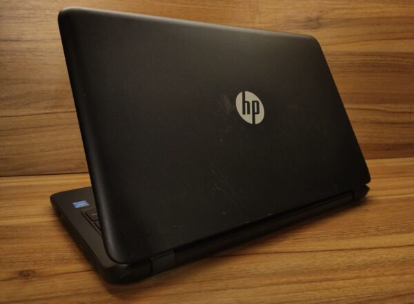 Ноутбук HP 15-1010dx / 15.6" (1366x768) TN Touch / Intel Core i3-4010U (2 (4) ядра по 1.7 GHz) / 8 GB DDR3 / 256 GB SSD / Intel HD Graphics 4400 / WebCam / Windows 10 - Зображення 6