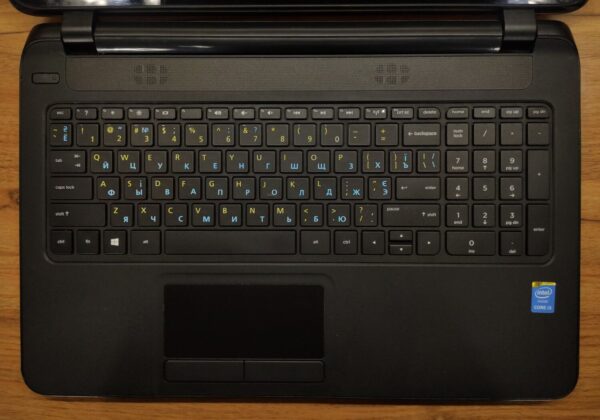 Ноутбук HP 15-1010dx / 15.6" (1366x768) TN Touch / Intel Core i3-4010U (2 (4) ядра по 1.7 GHz) / 8 GB DDR3 / 256 GB SSD / Intel HD Graphics 4400 / WebCam / Windows 10 - Зображення 3