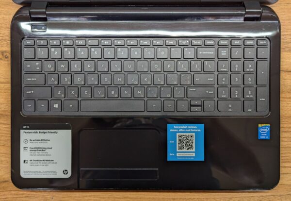 Ноутбук HP 15-r018dx / 15.6" (1366x768) TN / Intel Core i3-4010U (2 (4) ядра по 1.7 GHz) / 8 GB DDR3 / 240 GB SSD / Intel HD Graphics 4400 / WebCam / Windows 10 - Зображення 3