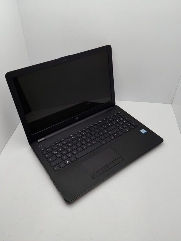 Ноутбук HP 15B / 15.6" (1366x768) TN / Intel Core i3-6006U (2 (4) ядра по 2.0 GHz) / 8 GB DDR4 / 240 GB SSD / Intel HD Graphics 520 / WebCam - Зображення 3