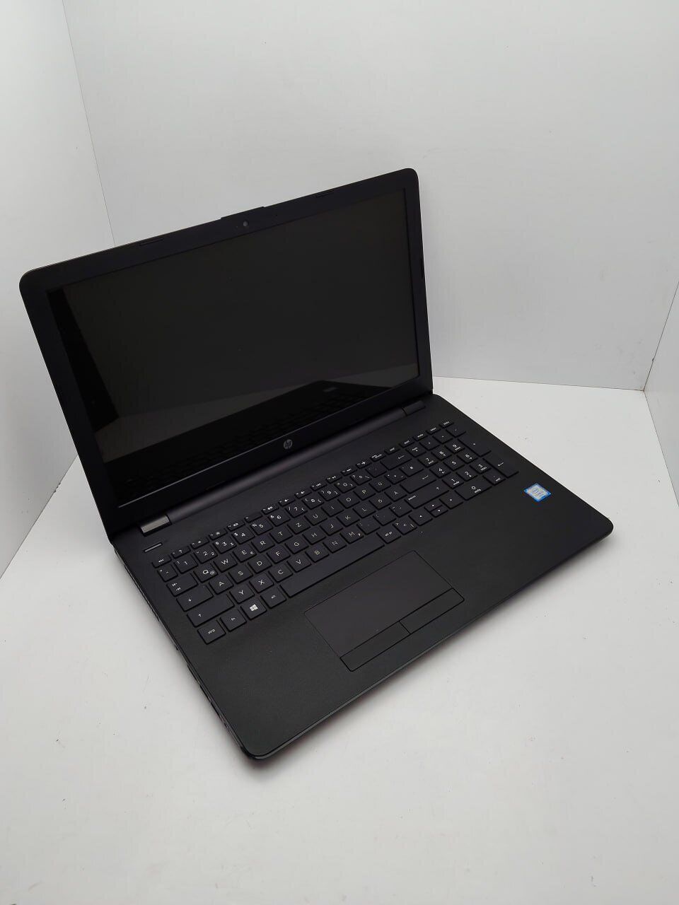 Ноутбук HP 15B / 15.6" (1366x768) TN / Intel Core i3-6006U (2 (4) ядра по 2.0 GHz) / 8 GB DDR4 / 240 GB SSD / Intel HD Graphics 520 / WebCam - Зображення 3