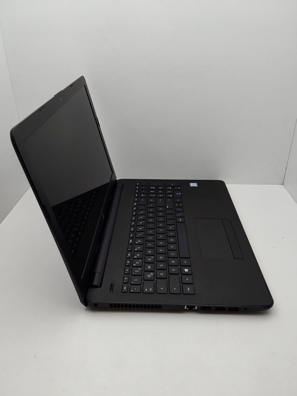 Ноутбук HP 15B / 15.6" (1366x768) TN / Intel Core i3-6006U (2 (4) ядра по 2.0 GHz) / 8 GB DDR4 / 240 GB SSD / Intel HD Graphics 520 / WebCam - Зображення 5