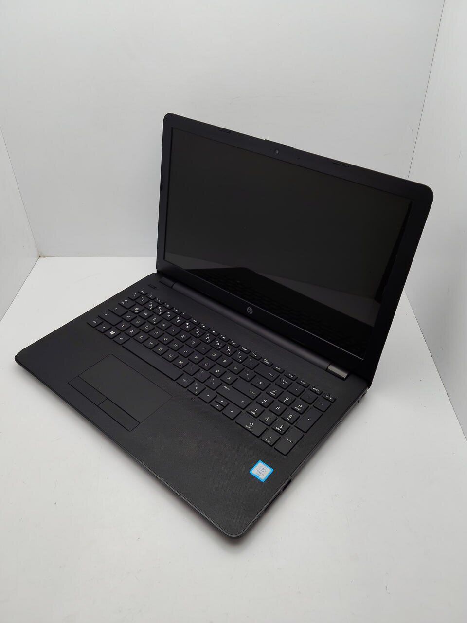 Ноутбук HP 15B / 15.6" (1366x768) TN / Intel Core i3-6006U (2 (4) ядра по 2.0 GHz) / 8 GB DDR4 / 240 GB SSD / Intel HD Graphics 520 / WebCam - Зображення 4