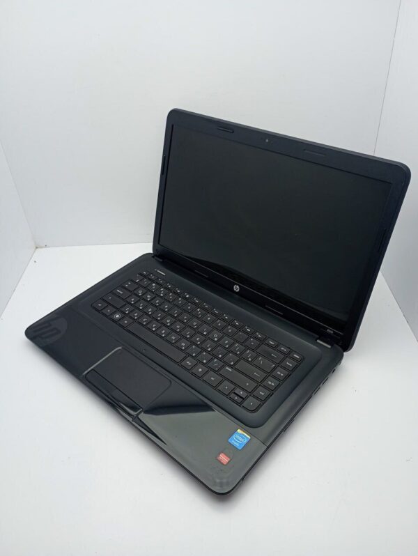 Ноутбук HP 2000 / 15.6" (1366x768) TN / Intel Pentium B960 (2 ядра по 2.2 GHz) / 6 GB DDR3 / 500 GB HDD / AMD Radeon HD 7400M, 1 GB GDDR3, 64-bit / WebCam - Зображення 4