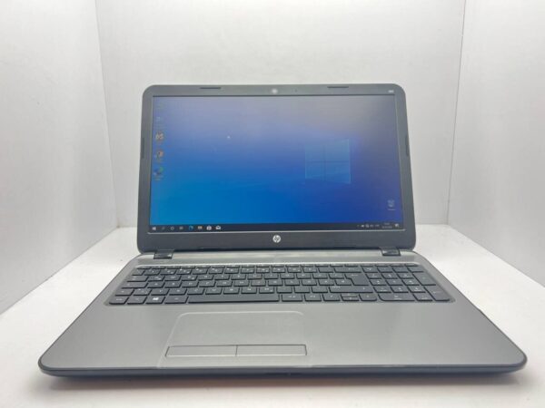 Ноутбук HP 250 G3 / 15.6" (1366x768) TN / Intel Celeron N2840 (2 ядра по 2.16 - 2.58 GHz) / 4 GB DDR3 / 120 GB SSD / Intel HD Graphics / WebCam - Зображення 2