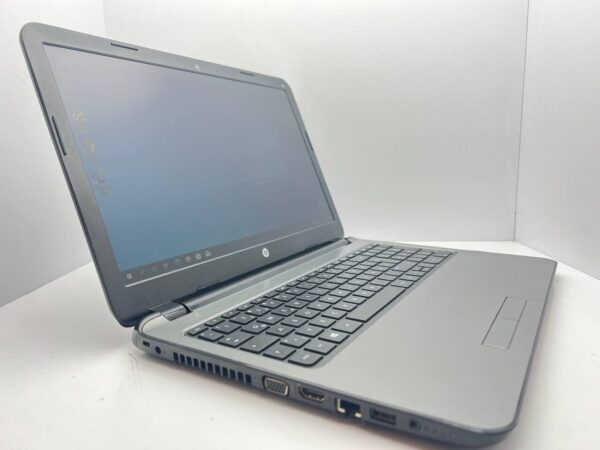 Ноутбук HP 250 G3 / 15.6" (1366x768) TN / Intel Celeron N2840 (2 ядра по 2.16 - 2.58 GHz) / 4 GB DDR3 / 120 GB SSD / Intel HD Graphics / WebCam - Зображення 3