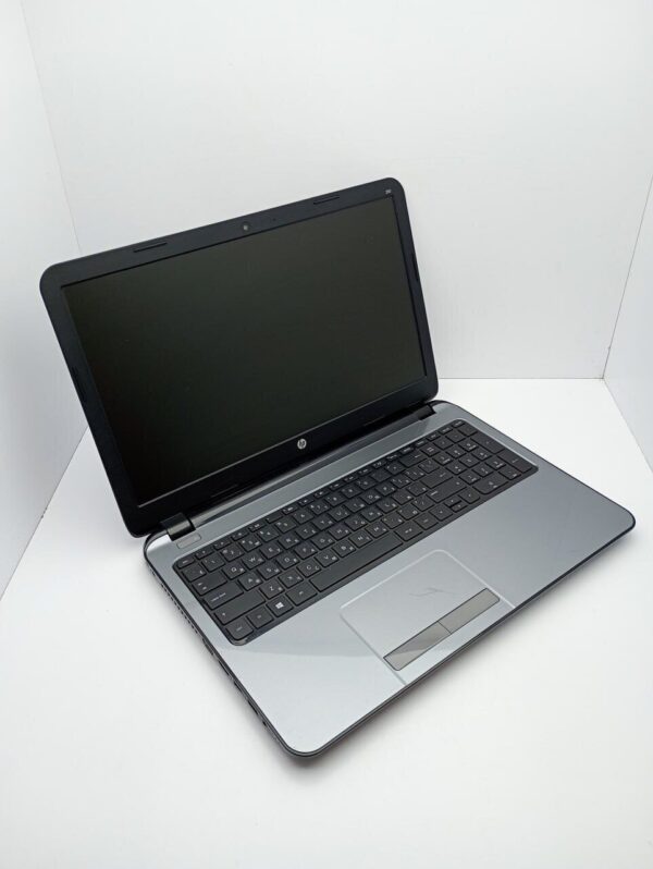 Ноутбук HP 250 G3 / 15.6" (1366x768) TN / Intel Celeron N2840 (2 ядра по 2.16 - 2.58 GHz) / 4 GB DDR3 / 500 GB HDD / Intel HD Graphics / WebCam - Зображення 3