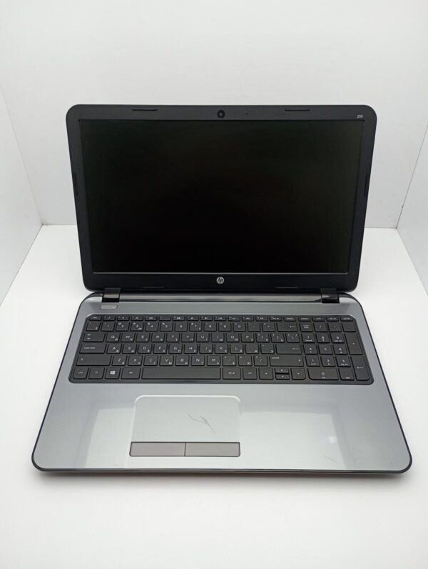 Ноутбук HP 250 G3 / 15.6" (1366x768) TN / Intel Celeron N2840 (2 ядра по 2.16 - 2.58 GHz) / 4 GB DDR3 / 500 GB HDD / Intel HD Graphics / WebCam - Зображення 2