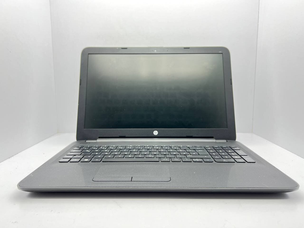 Ноутбук HP 255 G4 / 15.6" (1366x768) TN / AMD E1-6015 (2 ядра по 1.4 GHz) / 4 GB DDR3 / 240 GB SSD / AMD Radeon R2 Graphics / WebCam - Зображення 2
