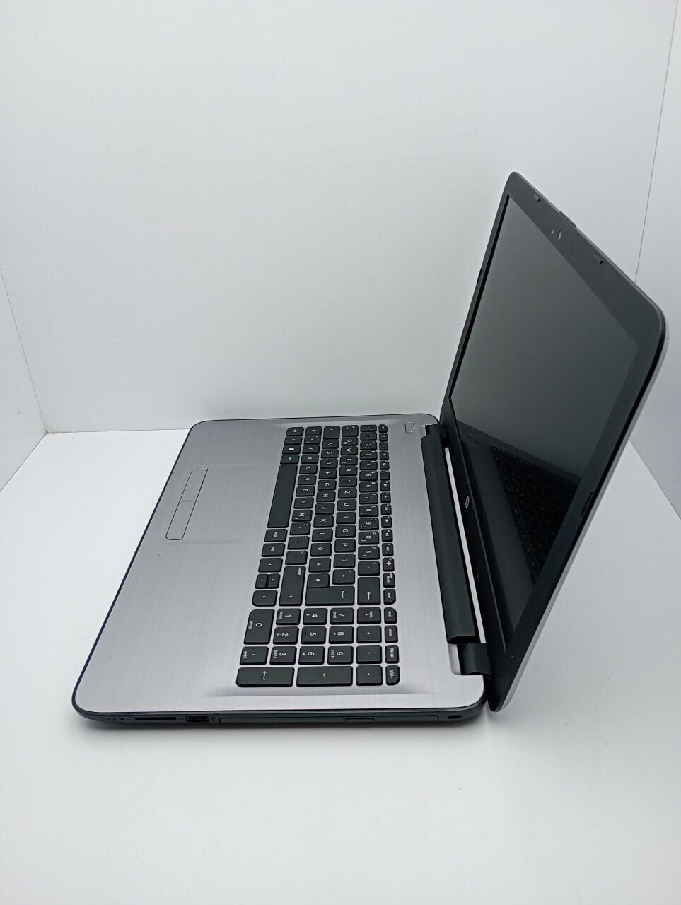 Ноутбук HP 255 G5 / 15.6" (1366x768) TN / Intel Core i3-370M (2 (4) ядра по 2.4 GHz) / 8 GB DDR3 / 500 GB HDD / Intel HD Graphics / WebCam - Зображення 6