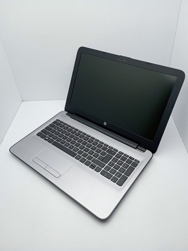 Ноутбук HP 255 G5 / 15.6" (1366x768) TN / Intel Core i3-370M (2 (4) ядра по 2.4 GHz) / 8 GB DDR3 / 500 GB HDD / Intel HD Graphics / WebCam - Зображення 4