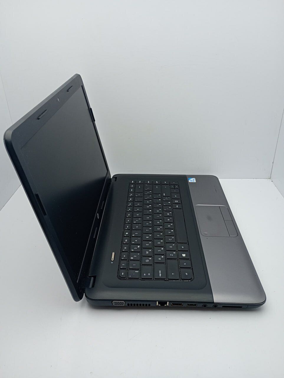 Ноутбук HP 650 / 15.6" (1366x768) TN / Intel Pentium 2020M (2 ядра по 2.4 GHz) / 6 GB DDR3 / 320 GB HDD / Intel HD Graphics 4000/ WebCam - Зображення 5