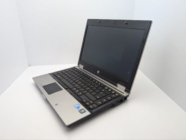 Ноутбук HP EliteBook 8440p / 14" (1366x768) TN / Intel Core i7-620M (2 (4) ядра по 2.7 - 3.3 GHz) / 6 GB DDR3 / 240 GB SSD / Intel HD Graphics / WebCam - Зображення 4