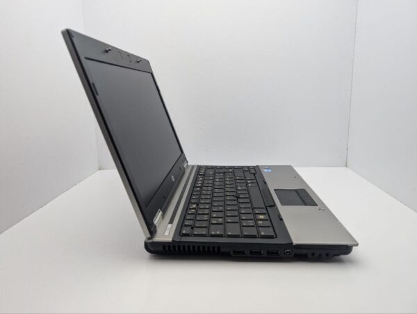 Ноутбук HP EliteBook 8440p / 14" (1366x768) TN / Intel Core i7-620M (2 (4) ядра по 2.7 - 3.3 GHz) / 6 GB DDR3 / 240 GB SSD / Intel HD Graphics / WebCam - Зображення 5