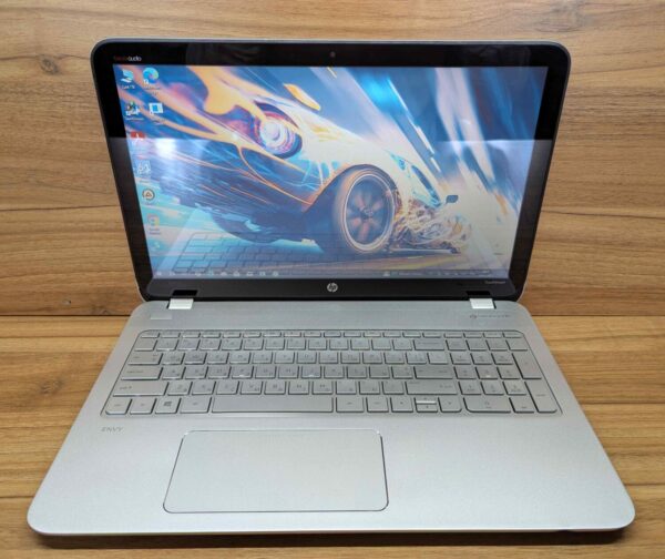 Ноутбук HP ENVY m6 / 15.6" (1366x768) TN Touch / AMD A10-5750M (4 ядра по 2.5 - 3.5 GHz) / 8 GB DDR3 / 240 GB SSD / AMD Radeon HD 8650G / WebCam / Windows 10 - Зображення 2