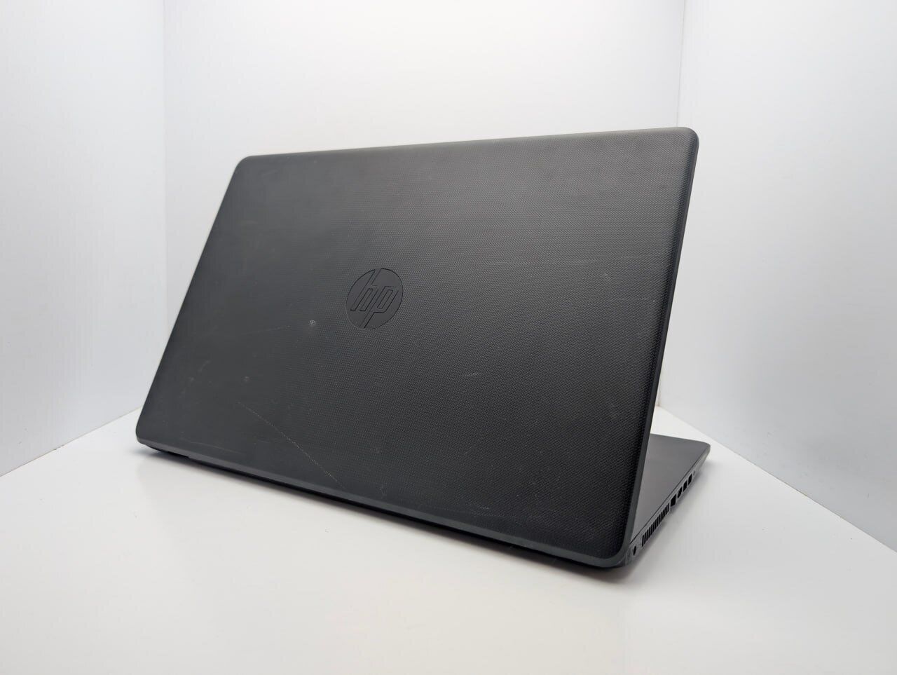 Ноутбук HP Pavilion 17-bs0xx / 17.3" (1600x900) TN / Intel Core i3-6006U (2 (4) ядра по 2.0 GHz) / 4 GB DDR3 / 240 GB SSD / Intel HD Graphics 520 / WebCam / HDMI - Зображення 8