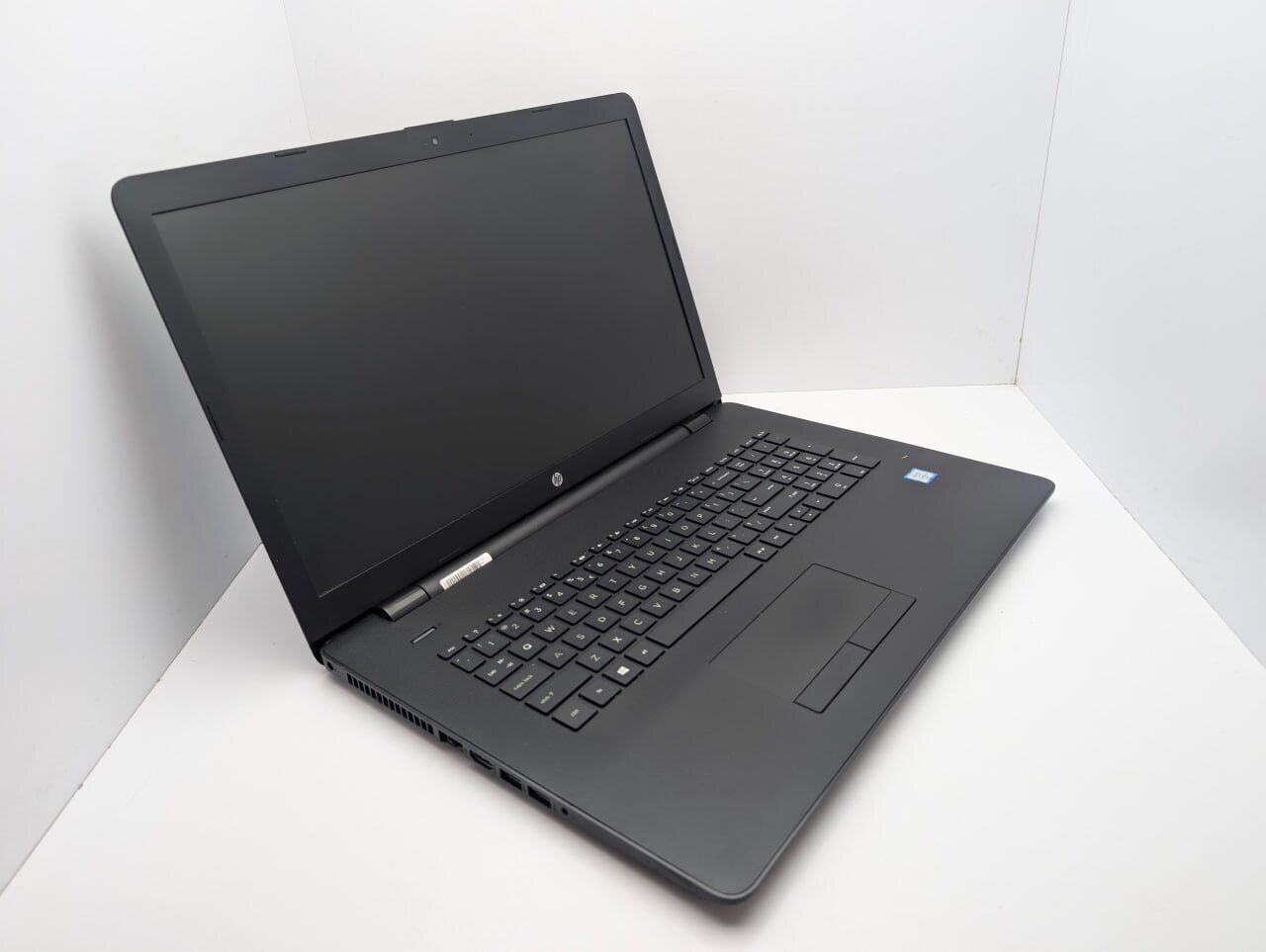 Ноутбук HP Pavilion 17-bs0xx / 17.3" (1600x900) TN / Intel Core i3-6006U (2 (4) ядра по 2.0 GHz) / 4 GB DDR3 / 240 GB SSD / Intel HD Graphics 520 / WebCam / HDMI - Зображення 3